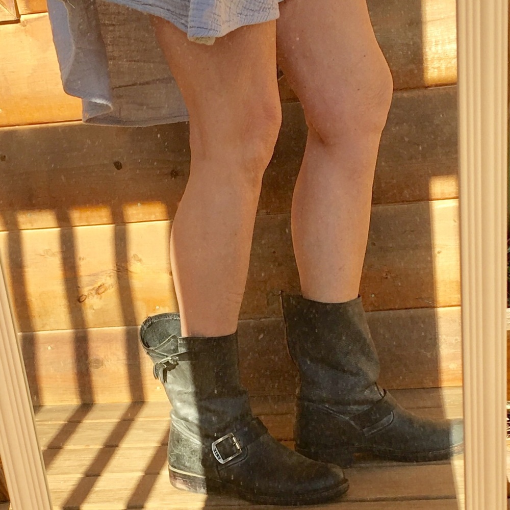 FRYE short, grey, boots